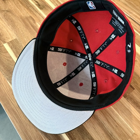 New Era Chicago Bulls Red and Black Flat Brim Snapback Hat - Picture 7 of 10